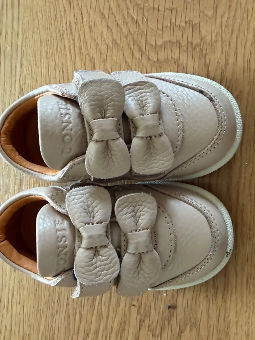 Donsje Toddler shoes size 20